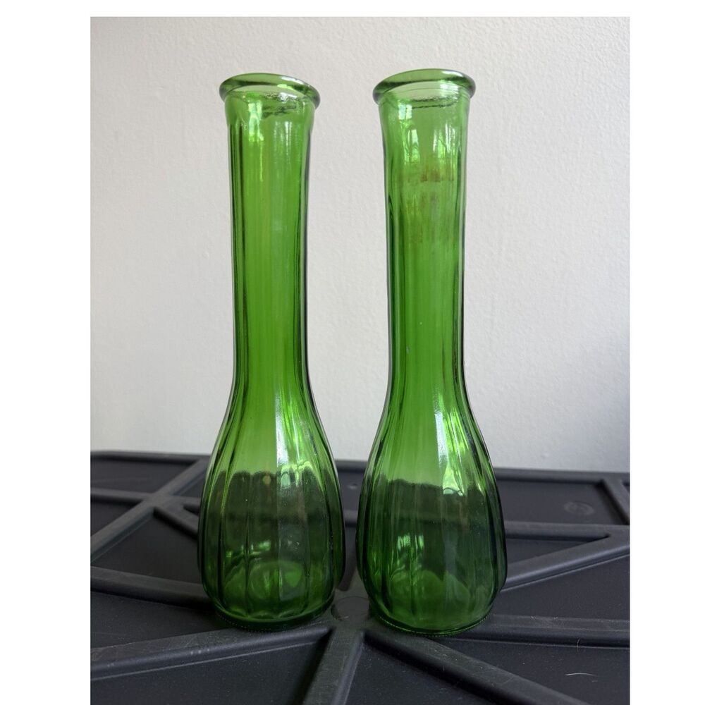 Pair of Green Glass Vases Ribbed Pattern Decorative Glossy Finish Set Unmarked